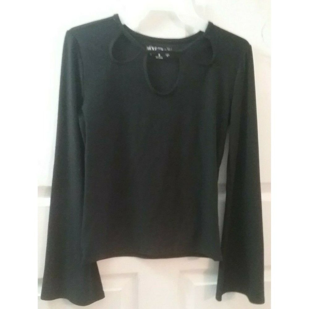 MUDD Women's Round Neck, Long Bell Sleeves, Black